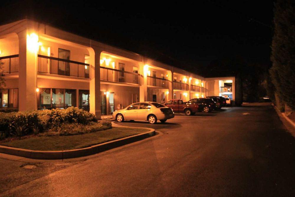 Baymont By Wyndham Mcdonough Hotel Ngoại thất bức ảnh
