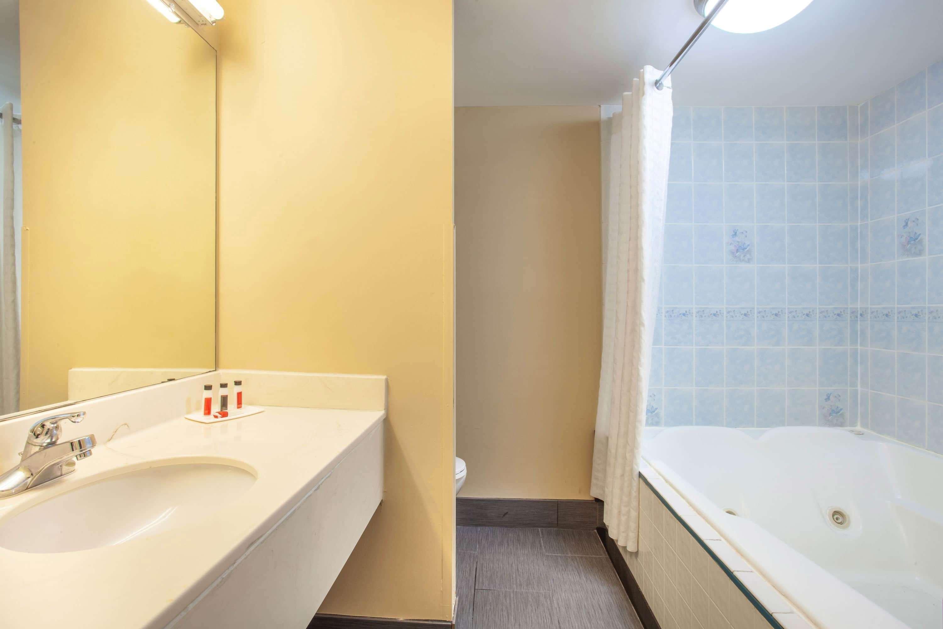 Baymont By Wyndham Mcdonough Hotel Ngoại thất bức ảnh