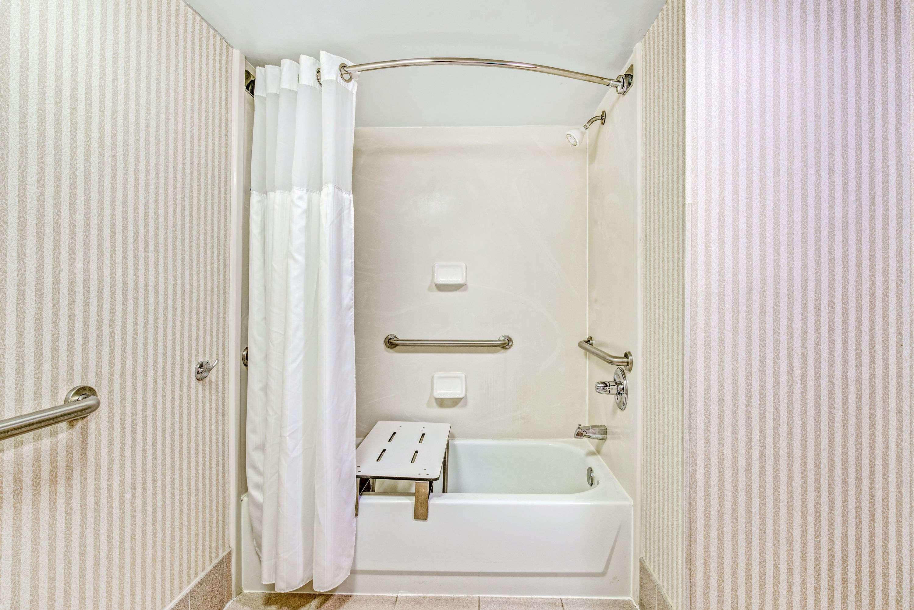Baymont By Wyndham Mcdonough Hotel Ngoại thất bức ảnh